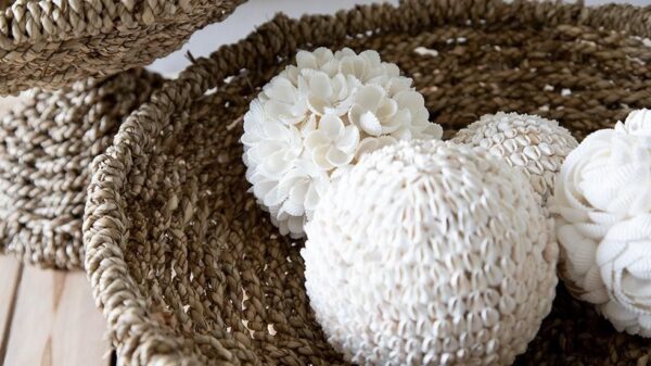 Boule de Coquillages blancs en forme de fleur