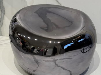 Pouf design chromé noir Otto Fuoriluogo Milano assise sculpturale